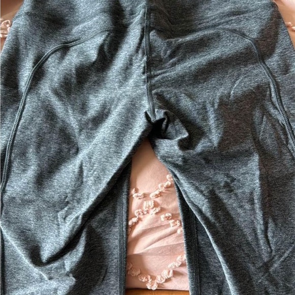 North face workout capris with pockets! - Picture 3 of 3